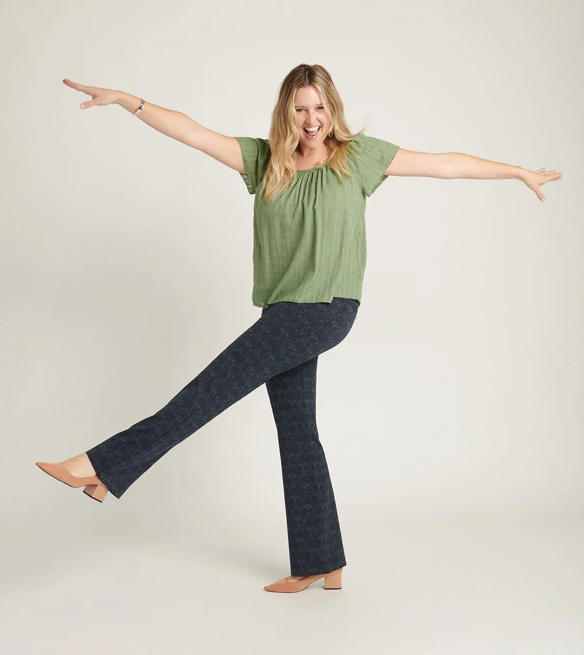 Boot-Cut | Two-Pocket Dress Pant Yoga Pants (Damask)