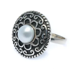 Chinatown Ladies Pearl Ring Oxide Detail