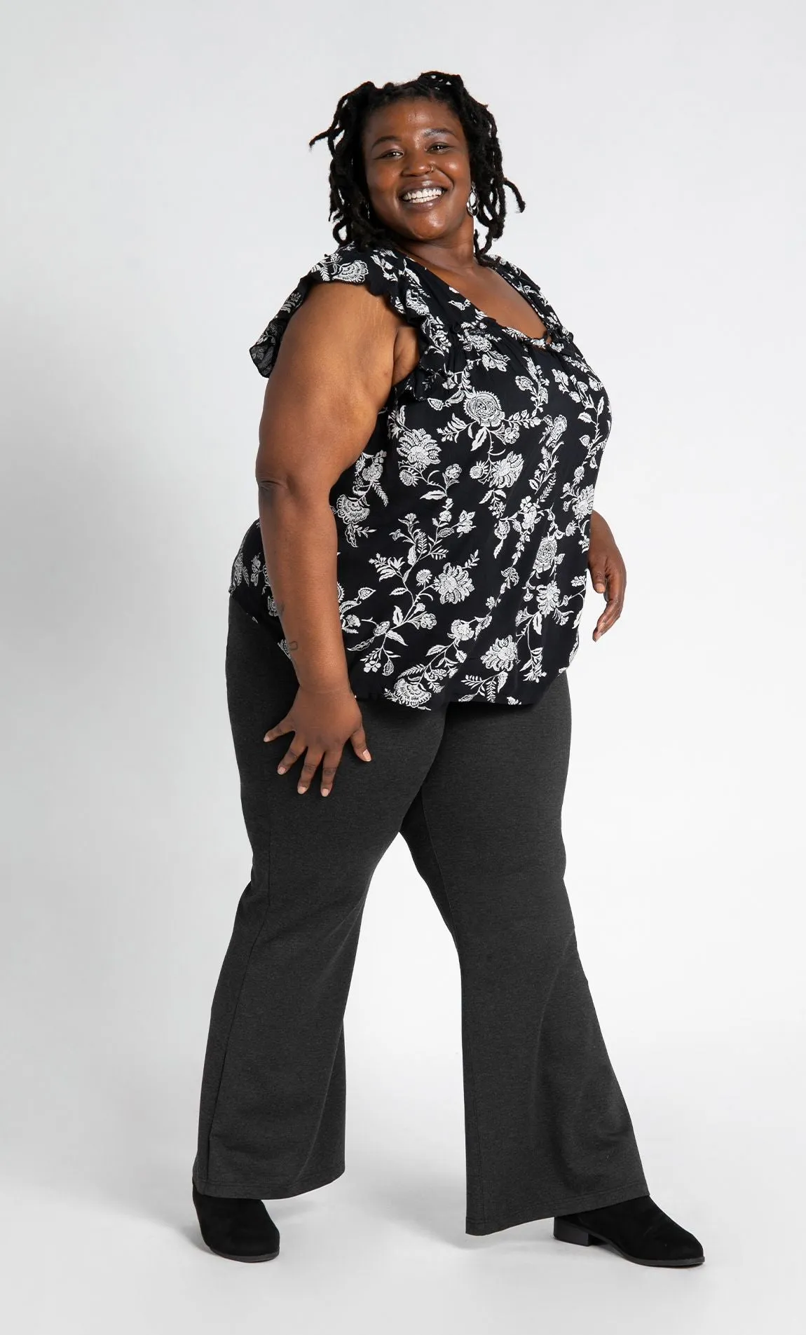 Wide-Leg Two-Pocket Dress Pant Yoga Pants (Charcoal)